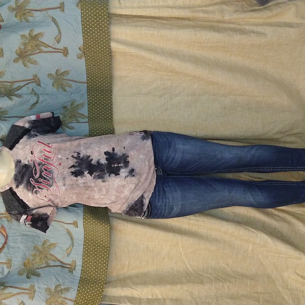 Medium Sinful by Affliction shirt - Picture 5 of 8